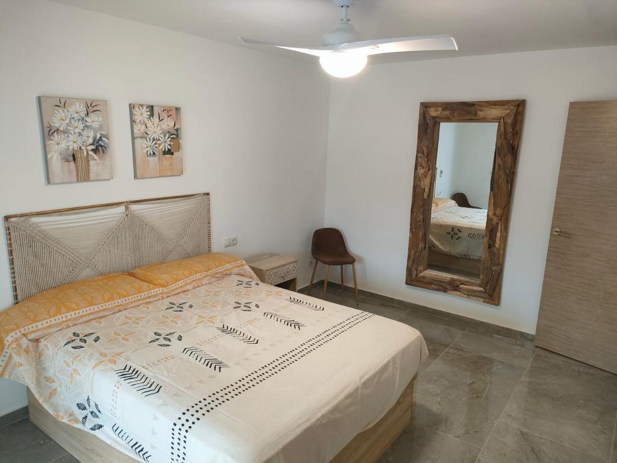 Villa Con Piscina Climatizada Y Barbacoa A 10 Km De Alicante Y Playas, 3000 M2 De Terreno