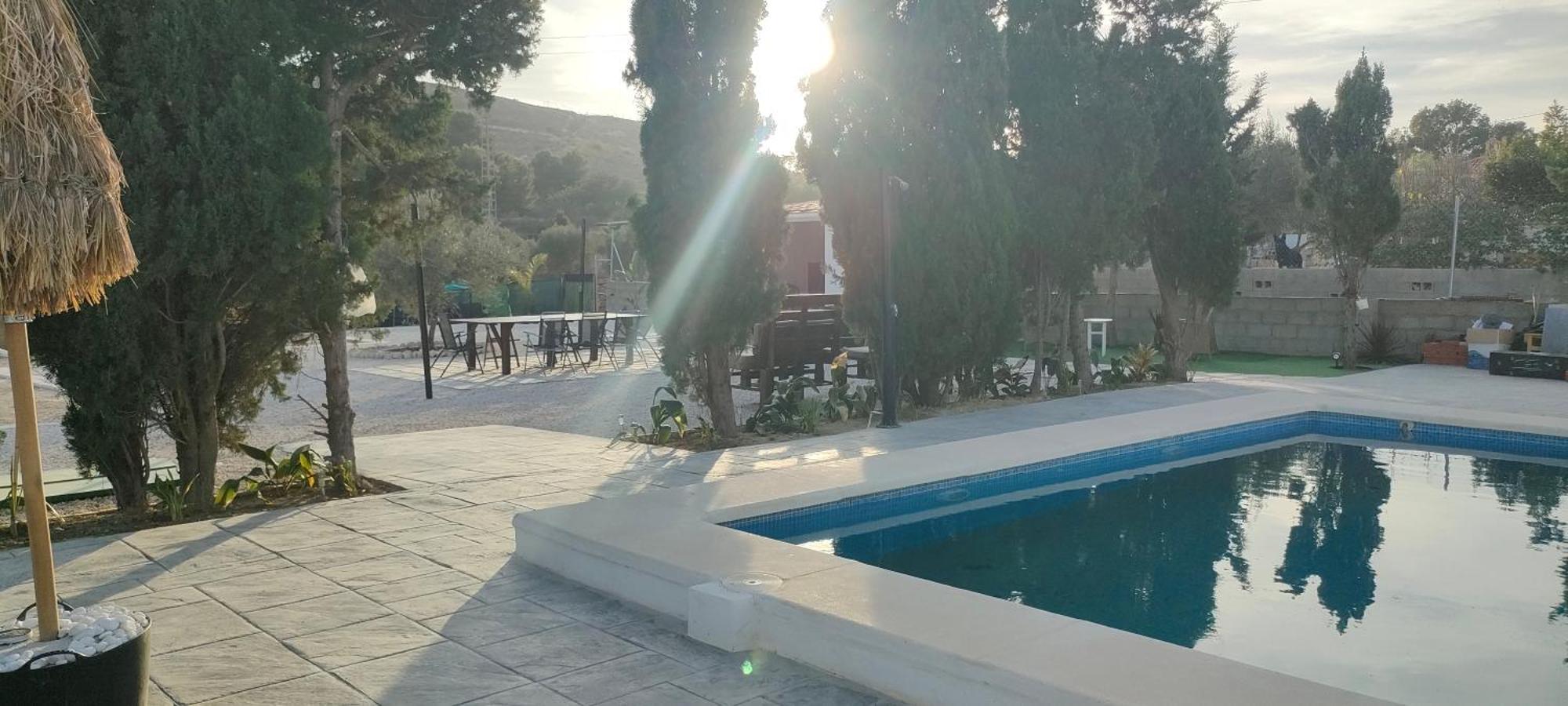Villa Con Piscina Climatizada Y Barbacoa A 10 Km De Alicante Y Playas, 3000 M2 De Terreno