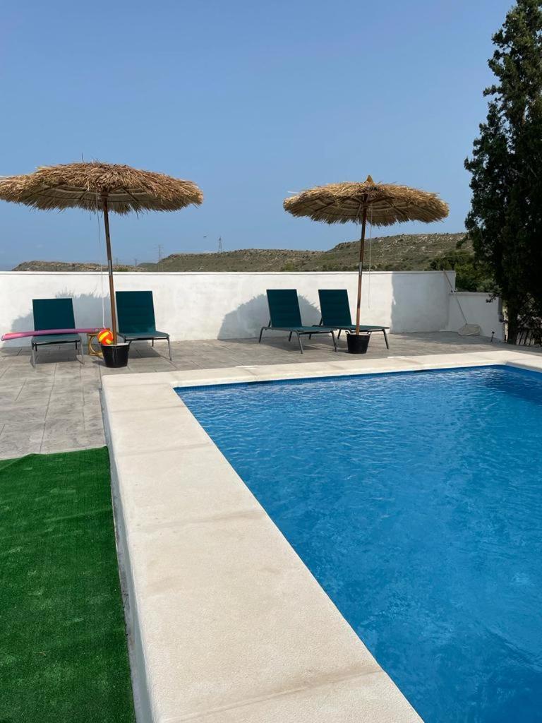Con Piscina Climatizada Y Barbacoa A 10 Km De Alicante Y Playas, 3000 M2 De Terreno *