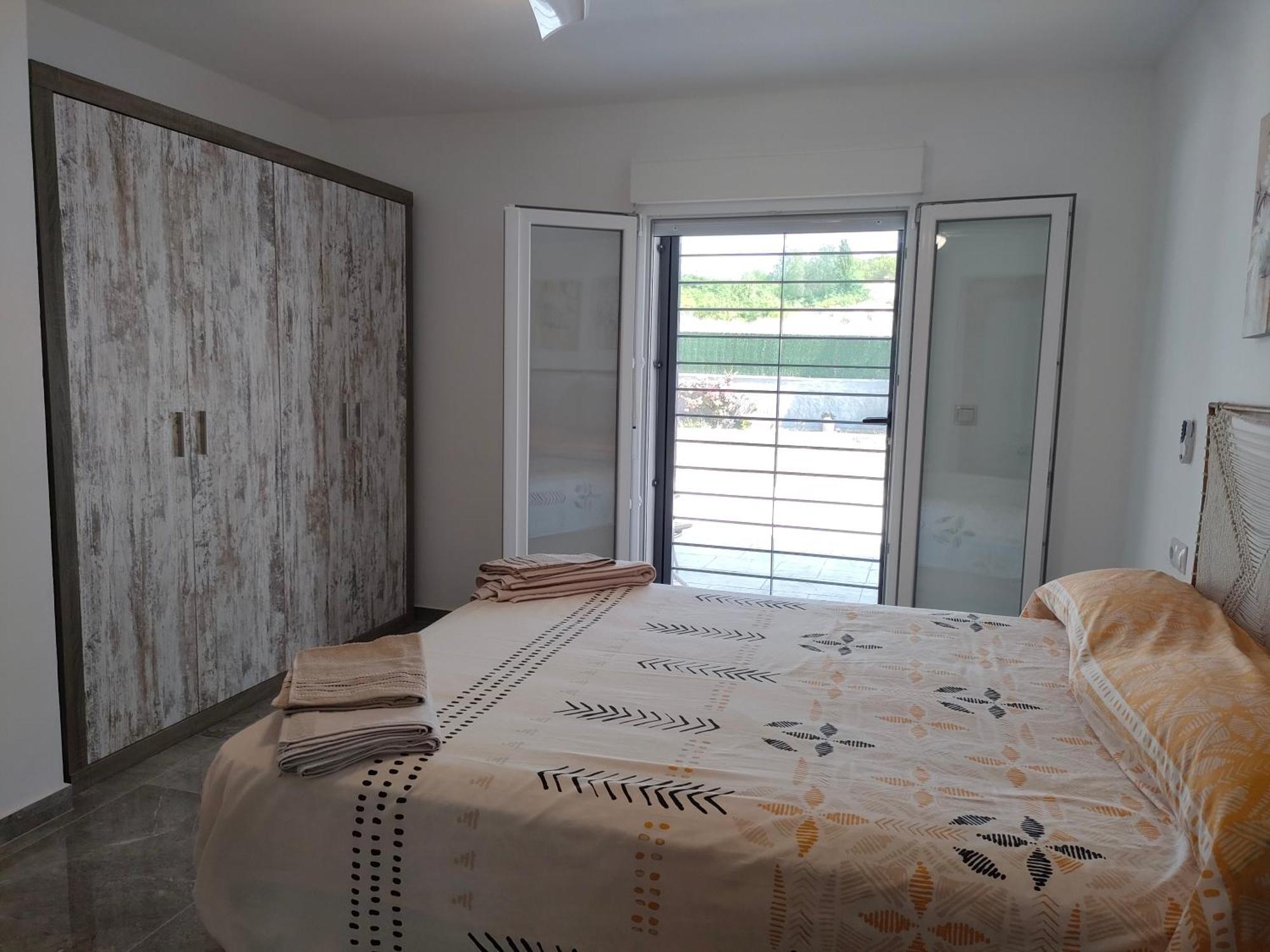 Con Piscina Climatizada Y Barbacoa A 10 Km De Alicante Y Playas, 3000 M2 De Terreno Villa *