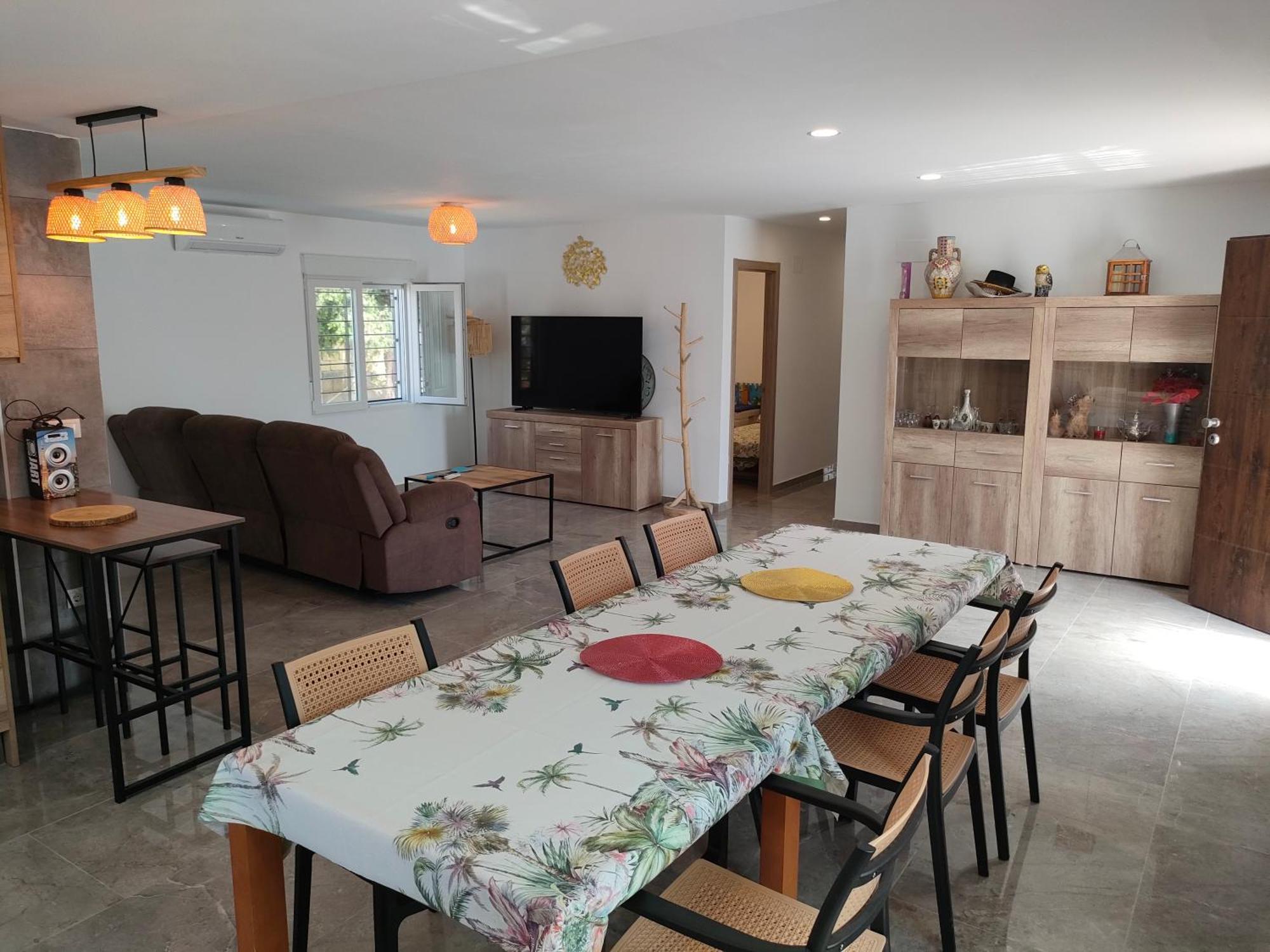 Con Piscina Climatizada Y Barbacoa A 10 Km De Alicante Y Playas, 3000 M2 De Terreno *