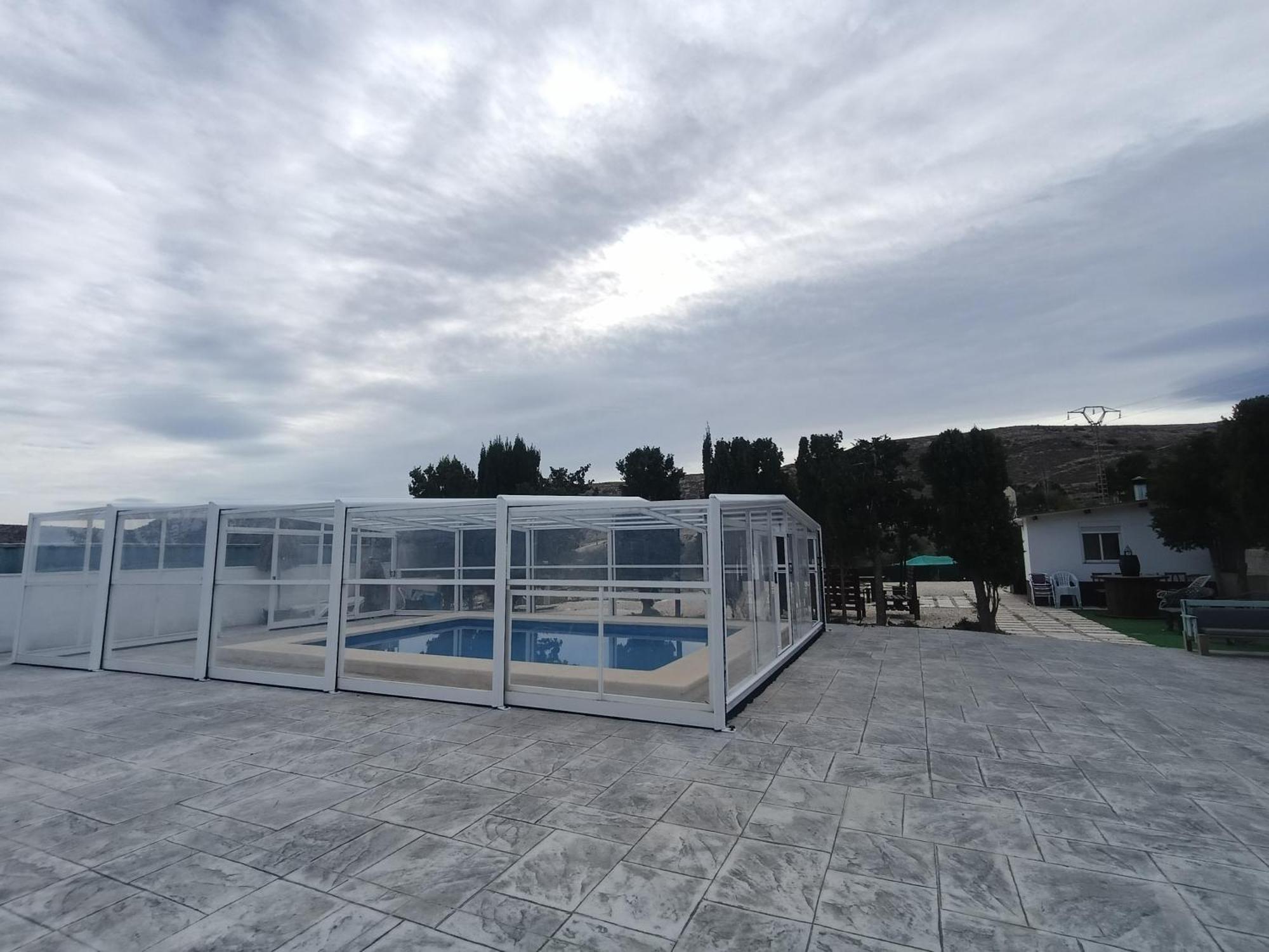 Villa Con Piscina Climatizada Y Barbacoa A 10 Km De Alicante Y Playas, 3000 M2 De Terreno