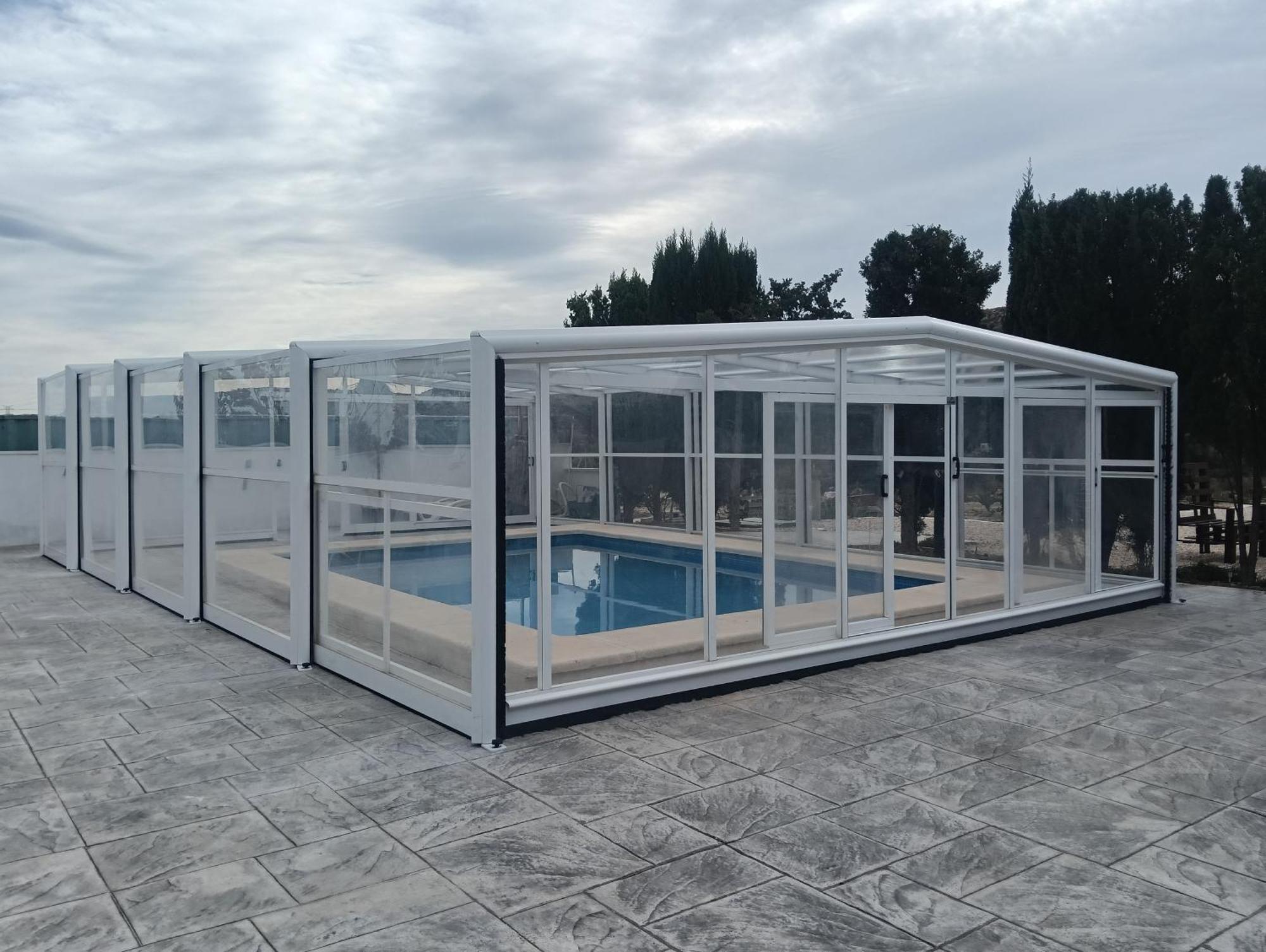 Con Piscina Climatizada Y Barbacoa A 10 Km De Alicante Y Playas, 3000 M2 De Terreno Villa *