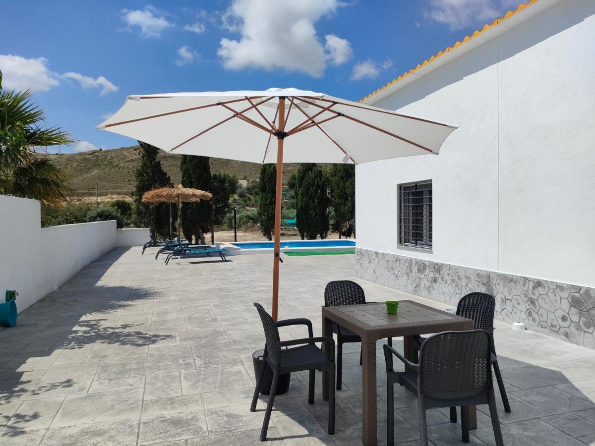 Villa Con Piscina Climatizada Y Barbacoa A 10 Km De Alicante Y Playas, 3000 M2 De Terreno *