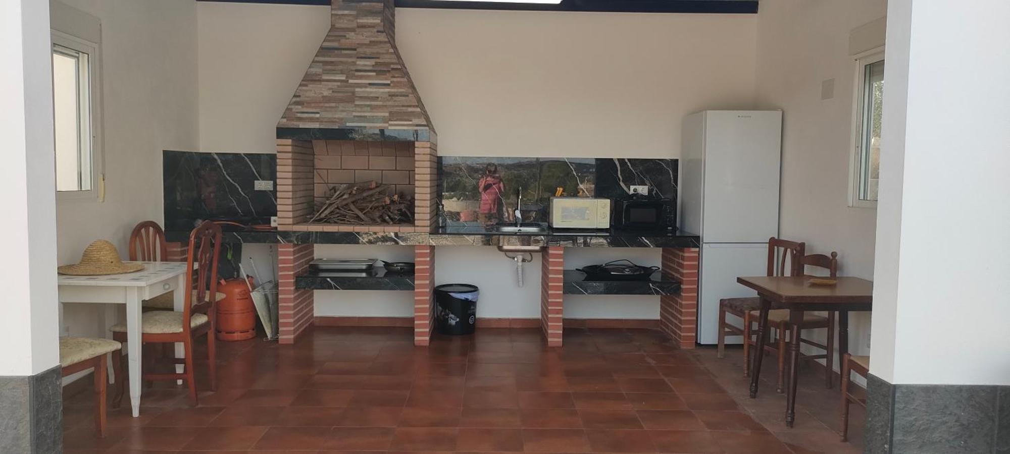 Con Piscina Climatizada Y Barbacoa A 10 Km De Alicante Y Playas, 3000 M2 De Terreno * Elx