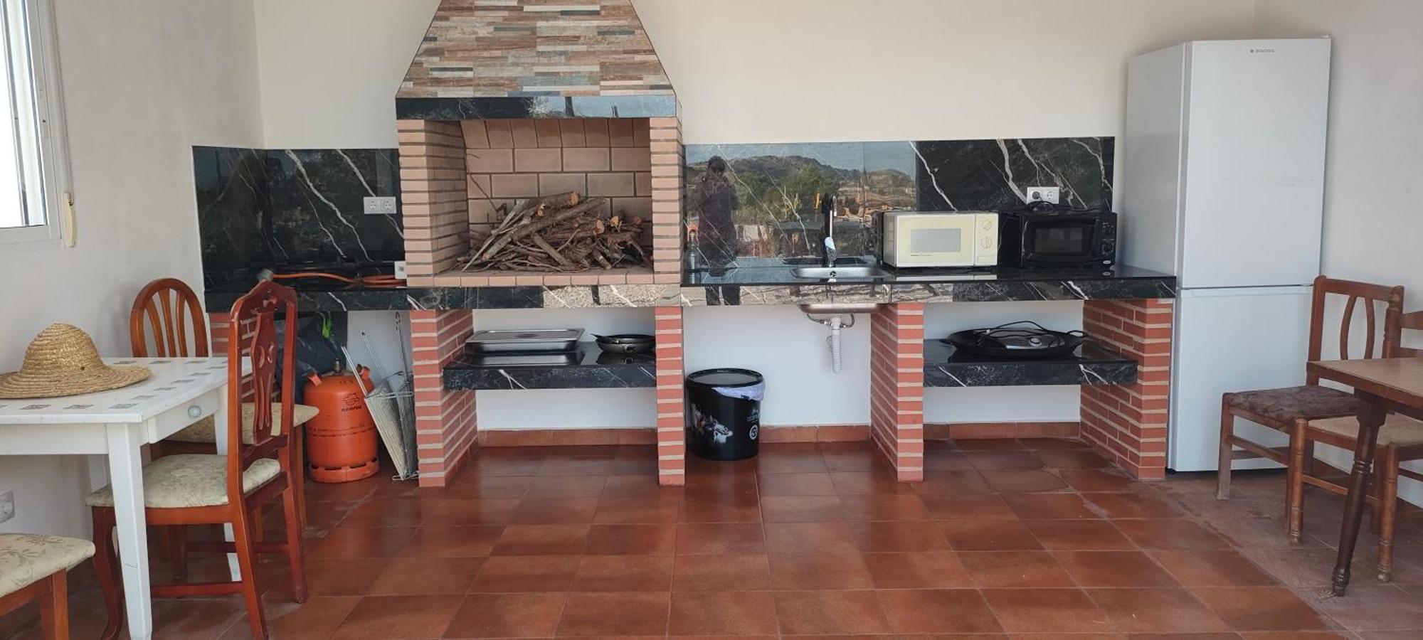 Con Piscina Climatizada Y Barbacoa A 10 Km De Alicante Y Playas, 3000 M2 De Terreno Villa *