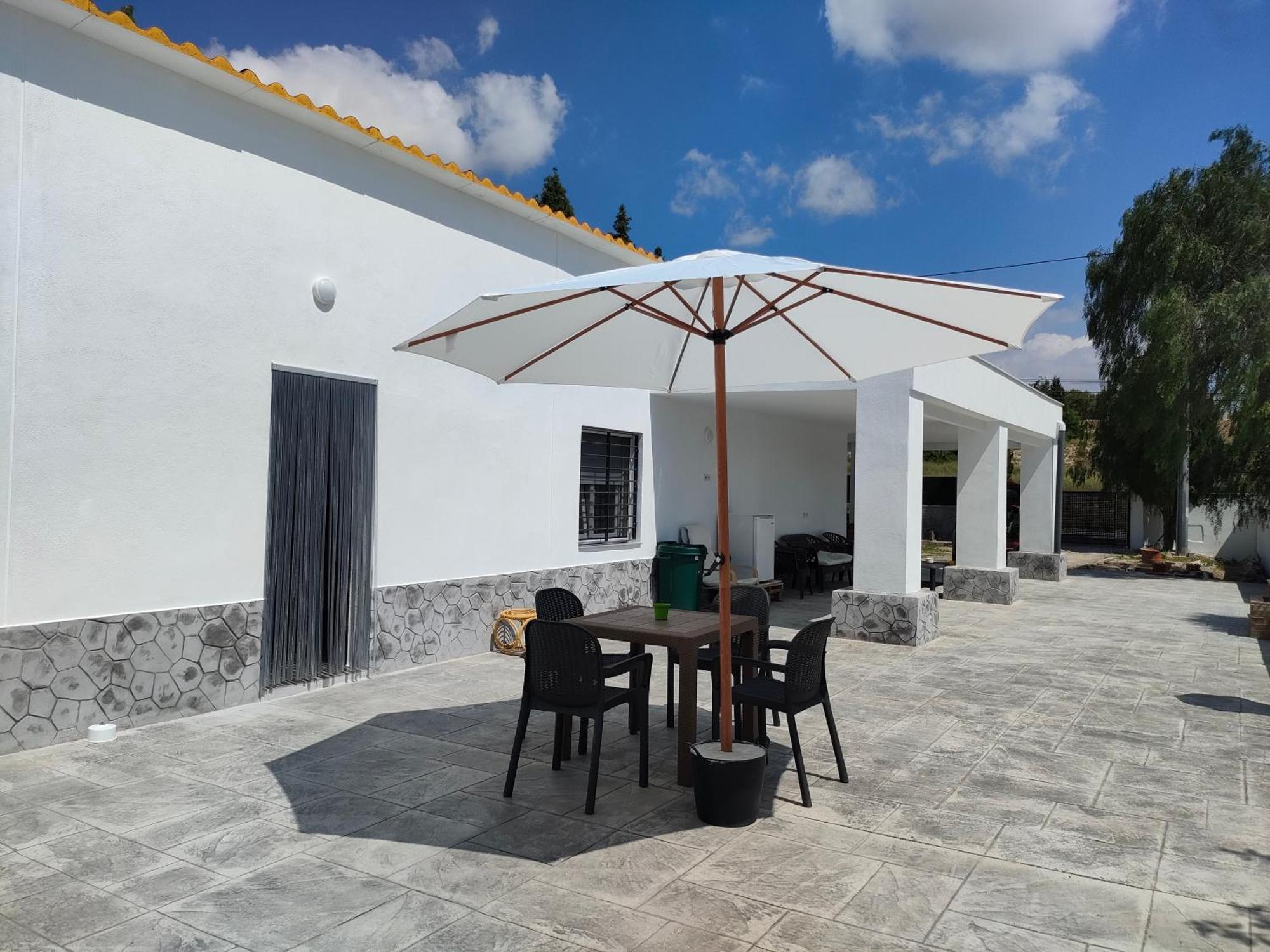 Con Piscina Climatizada Y Barbacoa A 10 Km De Alicante Y Playas, 3000 M2 De Terreno * Elx