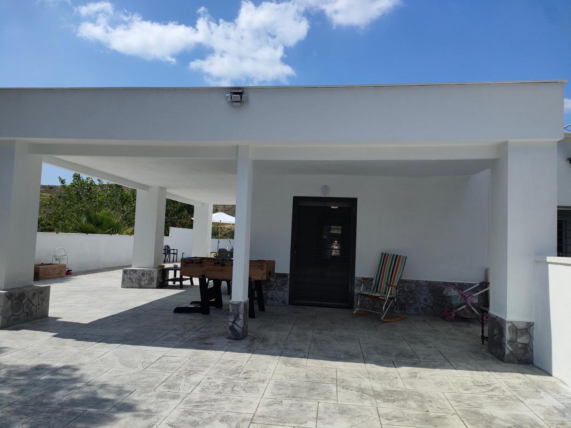 Con Piscina Climatizada Y Barbacoa A 10 Km De Alicante Y Playas, 3000 M2 De Terreno * Elx